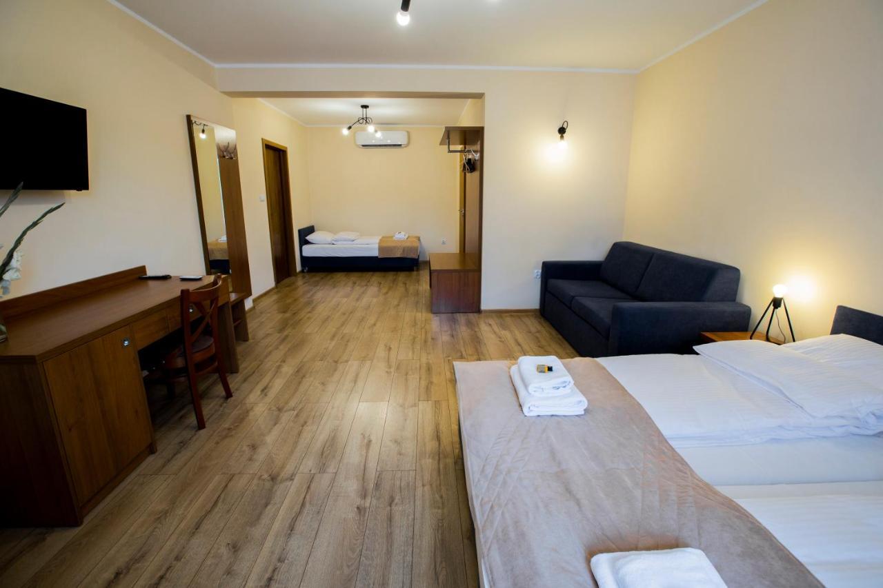 Gosciniec Ceglane Katy Hotel Dwikozy Exterior photo